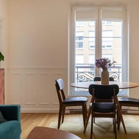 Delightful & Organically-styled 2bd Flatbercy *