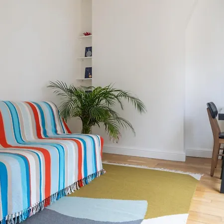 Delightful & Organically-styled 2bd Flatbercy *