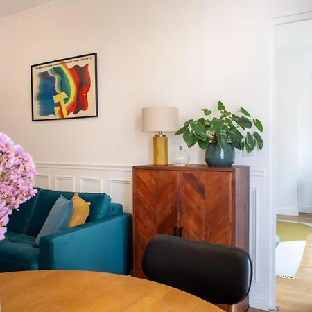 Delightful & Organically-styled 2bd Flatbercy